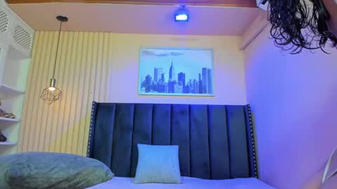 Viiolett online show from January 16, 2026, 7:29 pm