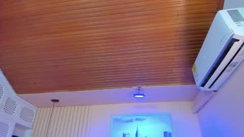 Viiolett online show from April 8, 2026, 8:20 pm