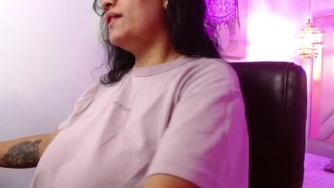 Snapshot of viiolleta chatting on May 4, 2026, 12:23 pm viioleta online show from May 4, 2026, 12:23 pm