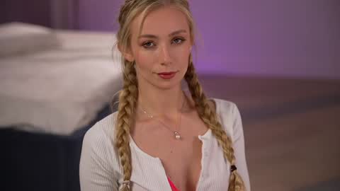 vika54784 online show from November 7, 2025, 3:39 am