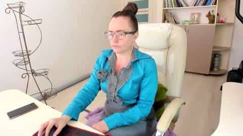 Ukrainian-woman online show from November 13, 2025, 8:02 am