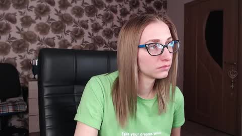 Vika online show from December 17, 2024, 8:43 pm