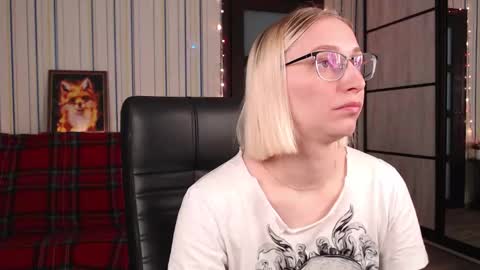 Snapshot of vikaericka chatting on February 14, 2026, 10:34 am Vika online show from February 14, 2026, 10:34 am