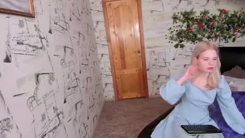 viki_lins online show from February 14, 2025, 4:31 pm
