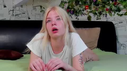 viki_lins online show from September 8, 2025, 7:35 pm