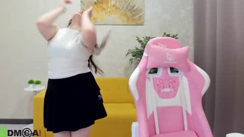 Snapshot of vikijinx chatting on July 4, 2026, 12:11 pm VikiJinx online show from July 4, 2026, 12:11 pm
