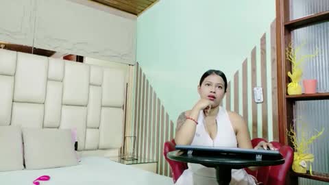 vikiTomson online show from April 12, 2026, 1:38 pm