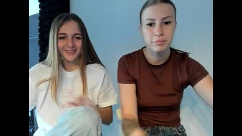 vikky_s11 online show from September 17, 2025, 10:28 am