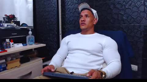 Viktor Herrera online show from January 21, 2025, 3:04 am