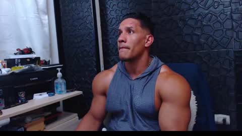 Viktor Herrera online show from February 2, 2025, 11:32 pm