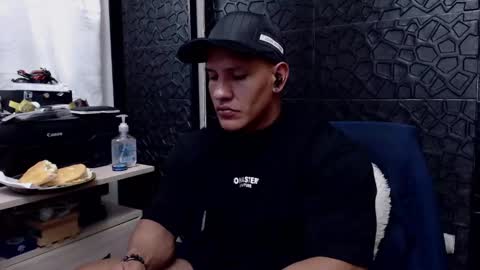 Viktor Herrera online show from February 20, 2025, 1:36 am