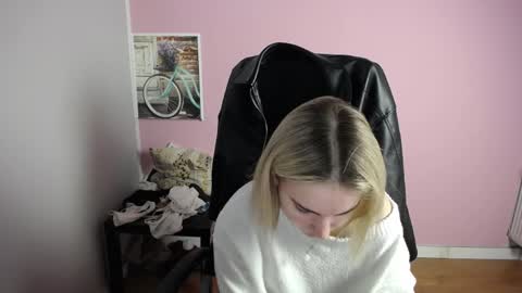Snapshot of viktoria_lovely chatting on April 22, 2026, 6:27 am viktoria_lovely online show from April 22, 2026, 6:27 am
