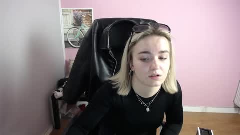 Snapshot of viktoria_lovely chatting on April 29, 2026, 11:03 am viktoria_lovely online show from April 29, 2026, 11:03 am