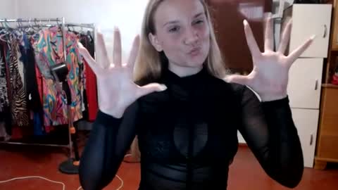 Snapshot of viktorisagi chatting on June 23, 2026, 5:00 pm ViktoriSagi online show from June 23, 2026, 5:00 pm