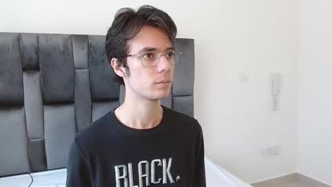 viktornoir online show from October 14, 2025, 2:29 pm