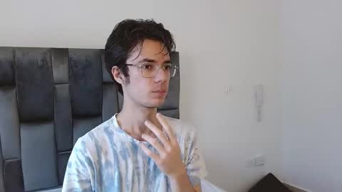 viktornoir online show from October 19, 2025, 1:45 pm