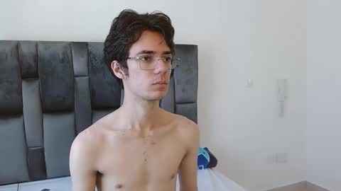 viktornoir online show from October 21, 2025, 2:07 pm