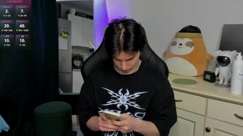 Snapshot of vincent__strong chatting on April 11, 2026, 9:24 am Vincent Strong online show from April 11, 2026, 9:24 am