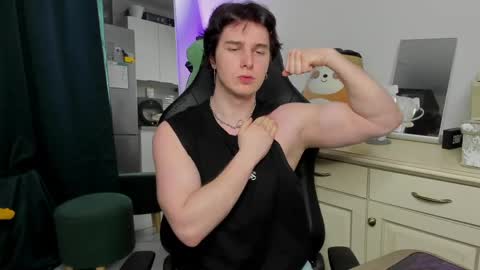 Snapshot of vincent__strong chatting on April 18, 2026, 9:35 am Vincent Strong online show from April 18, 2026, 9:35 am