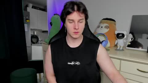 Snapshot of vincent__strong chatting on April 25, 2026, 1:14 pm Vincent Strong online show from April 25, 2026, 1:14 pm