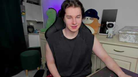 Snapshot of vincent__strong chatting on May 3, 2026, 3:23 am Vincent Strong online show from May 3, 2026, 3:23 am