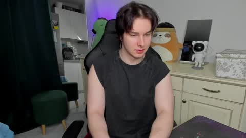 Snapshot of vincent__strong chatting on May 4, 2026, 7:15 am Vincent Strong online show from May 4, 2026, 7:15 am