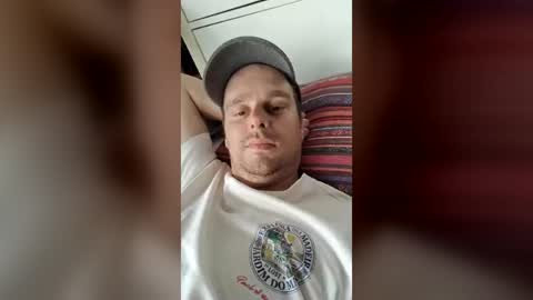 Snapshot of vincentbb1 chatting on August 4, 2026, 5:48 pm Vincent online show from August 4, 2026, 5:48 pm