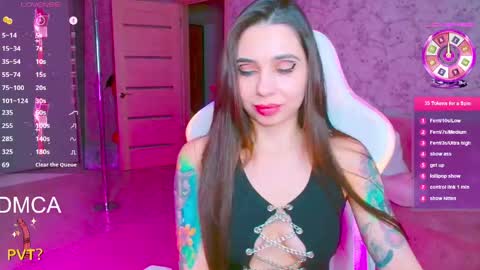 Snapshot of vinkiepinkie chatting on May 5, 2026, 5:32 pm Vinkiepinkie online show from May 5, 2026, 5:32 pm