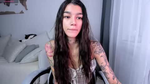 vinkitinkii online show from September 24, 2025, 8:28 am