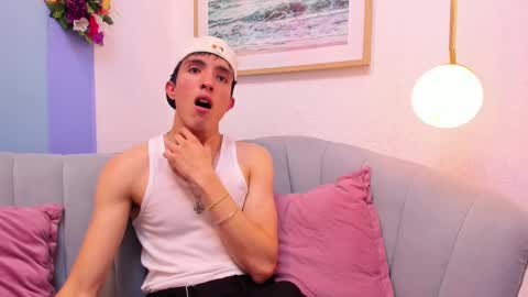 Snapshot of vinniematte chatting on February 12, 2025, 3:51 am vinniematte online show from February 12, 2025, 3:51 am