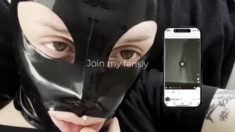 Diva Silvia online show from December 17, 2025, 4:46 pm