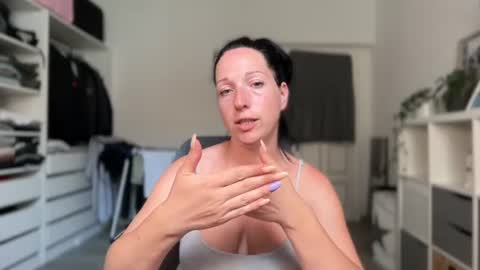 Snapshot of viola_beck chatting on June 21, 2026, 4:31 pm Vio online show from June 21, 2026, 4:31 pm