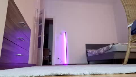 Viola online show from December 1, 2024, 8:09 pm