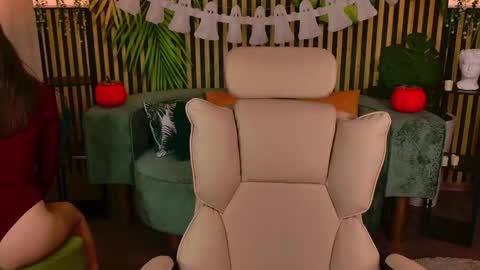 violaparkers online show from November 3, 2025, 5:20 am