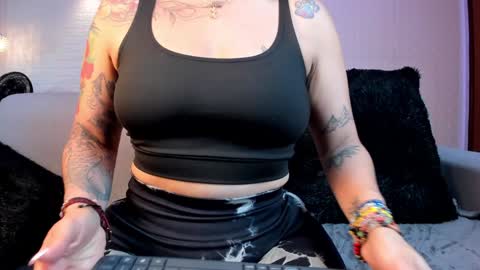 Snapshot of violeet_scott chatting on January 7, 2025, 4:48 pm Violett Everyday From 0530 to 1430 Col Time online show from January 7, 2025, 4:48 pm