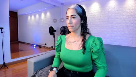 Snapshot of violeet_scott chatting on January 30, 2025, 11:01 am Violett Everyday From 0530 to 1430 Col Time online show from January 30, 2025, 11:01 am