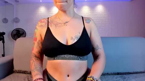 Snapshot of violeet_scott chatting on February 10, 2025, 1:44 pm Violett Everyday From 0530 to 1430 Col Time online show from February 10, 2025, 1:44 pm