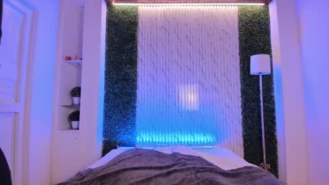 Snapshot of violeet_scott chatting on September 15, 2025, 10:37 am Violett Everyday From 0530 to 1430 Col Time online show from September 15, 2025, 10:37 am