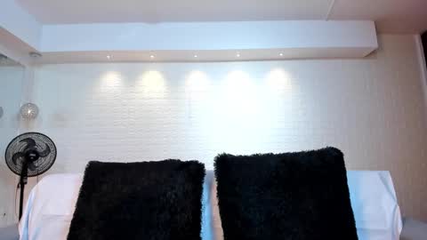 Snapshot of violeet_scott chatting on September 24, 2025, 10:51 am Violett Everyday From 0530 to 1430 Col Time online show from September 24, 2025, 10:51 am