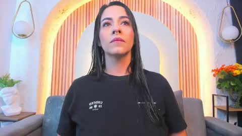 Snapshot of violeet_scottt chatting on May 18, 2026, 10:54 am Violette online show from May 18, 2026, 10:54 am