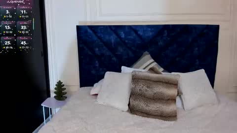 Violet online show from December 16, 2025, 6:35 pm