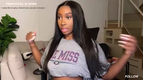 Snapshot of violet6xft chatting on February 26, 2026, 7:40 am Fantasy Black Girl online show from February 26, 2026, 7:40 am