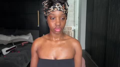Snapshot of violet6xft chatting on May 12, 2026, 9:50 am Fantasy Black Girl online show from May 12, 2026, 9:50 am