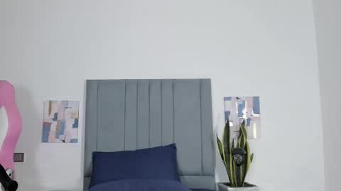 Violet online show from January 13, 2025, 9:52 pm