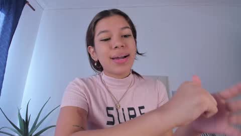 Violet online show from January 31, 2025, 1:23 pm