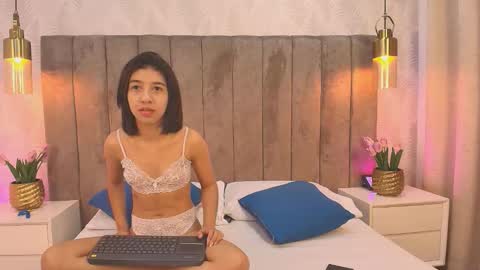 Violeta online show from December 15, 2025, 1:04 pm