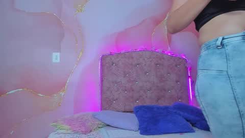 violet__taylor_ online show from October 6, 2025, 2:20 am