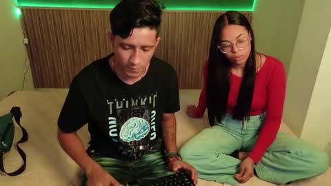 violet_and_dylan online show from December 15, 2025, 12:09 pm