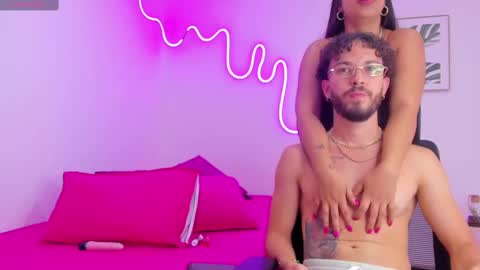 Snapshot of violet_and_paul chatting on October 8, 2025, 2:42 am Violet and Paul online show from October 8, 2025, 2:42 am