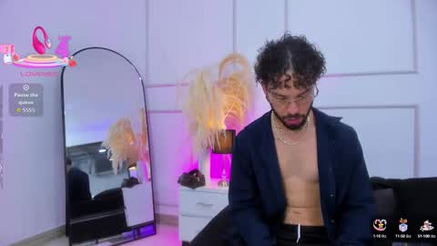 Snapshot of violet_and_paul chatting on October 15, 2025, 4:01 am Violet and Paul online show from October 15, 2025, 4:01 am